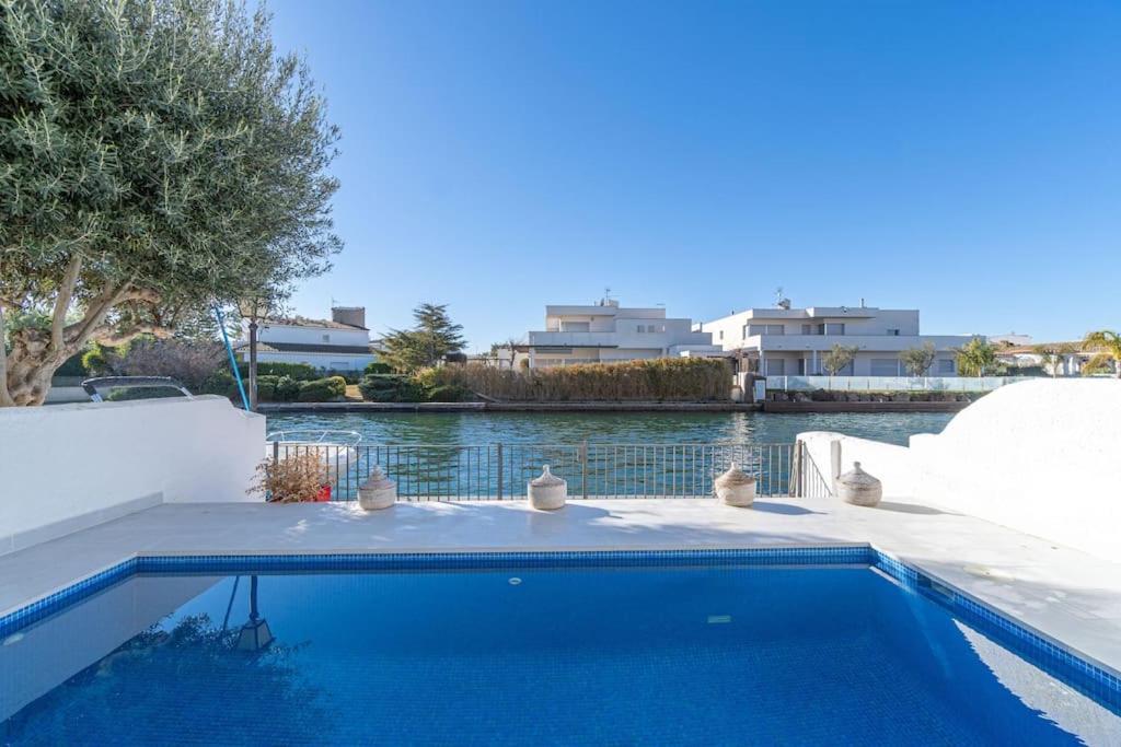 2027 Casa De Pescador Con 3 Habitaciones, Piscina Y Amarre By Homeselectspain Empuriabrava Εξωτερικό φωτογραφία